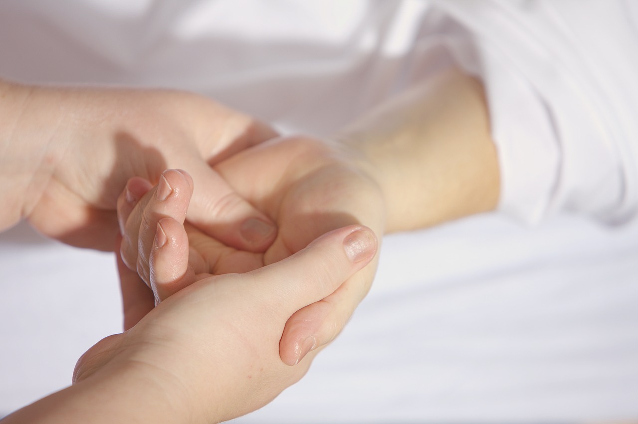 magnétiseuse soins mains